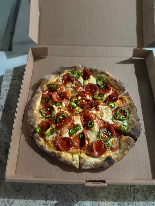 Dulce Infierno: pepperoni, miel, jalapeños.